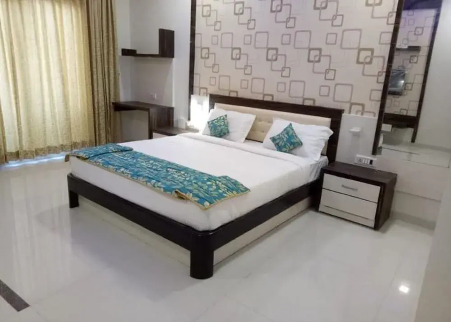 Hotel Shashinag Clarks Inn