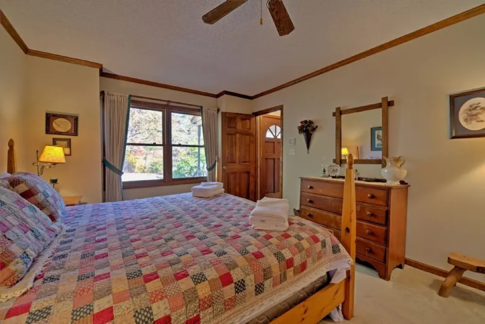 Lilly's Mountain Getaway - 4 Br Home