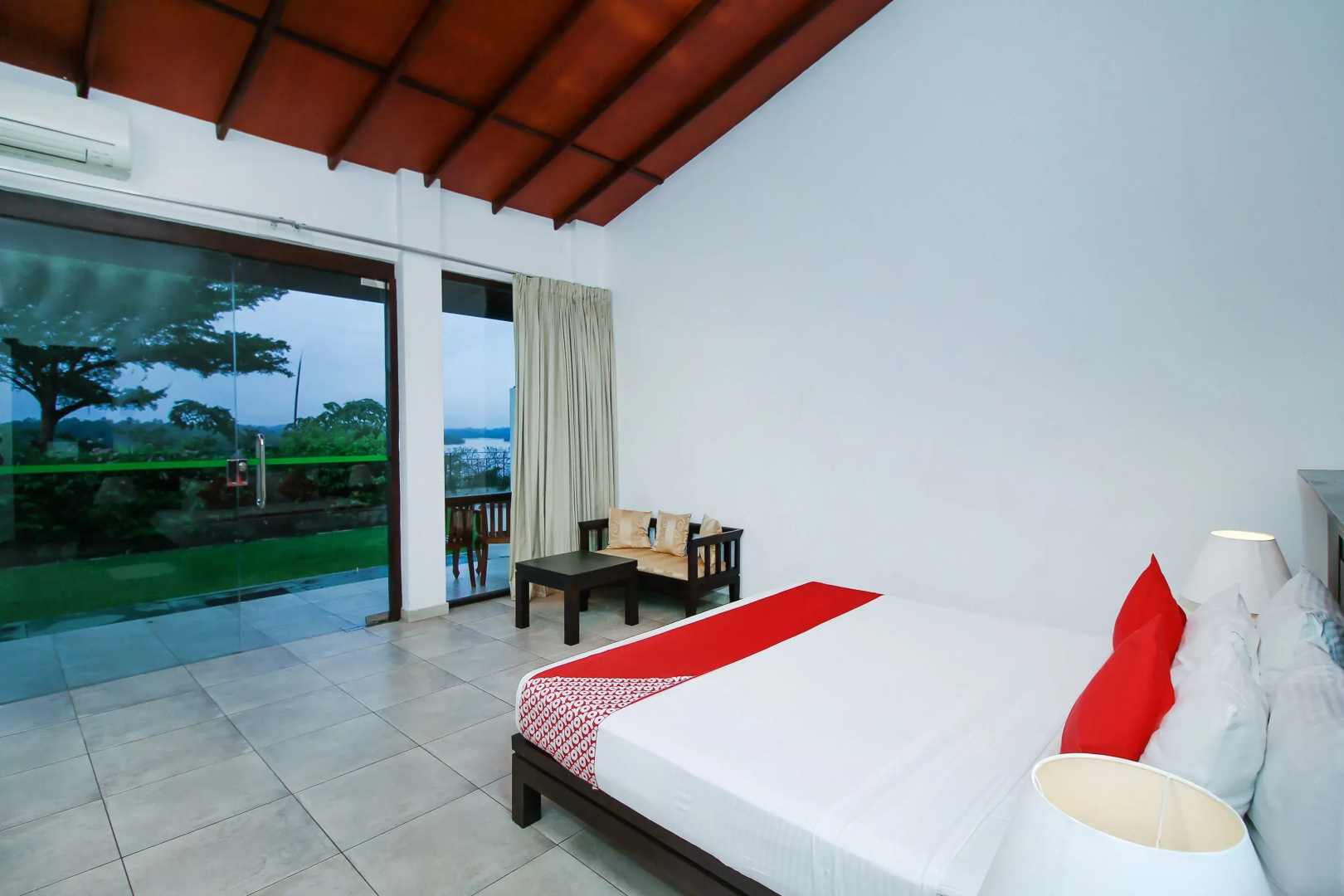 OYO 396 Lotus Paradise Nature Resort