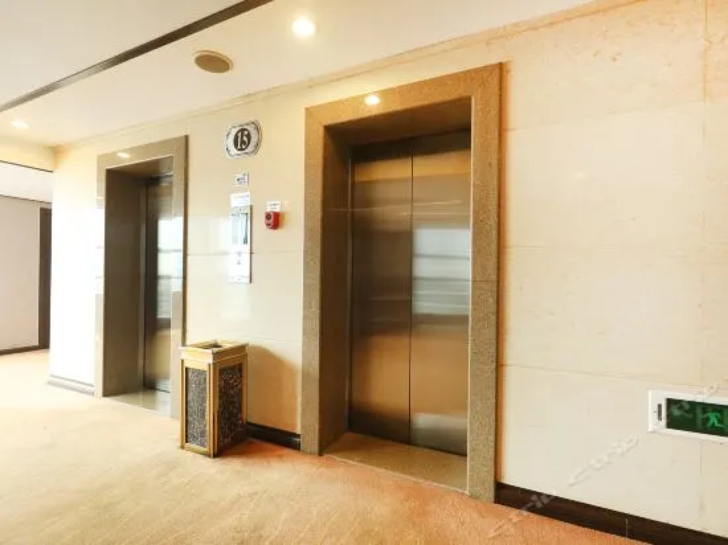 Hanzhong Red Leaf Hotel