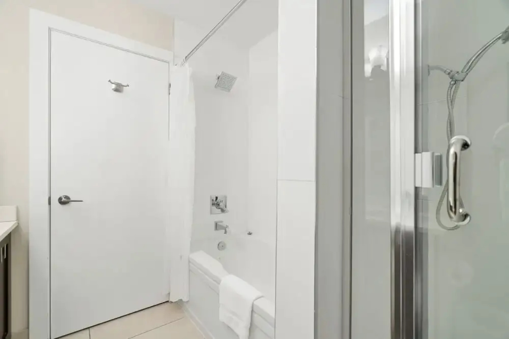 Rooftop Paradise Luxe 2BR  Lake Views