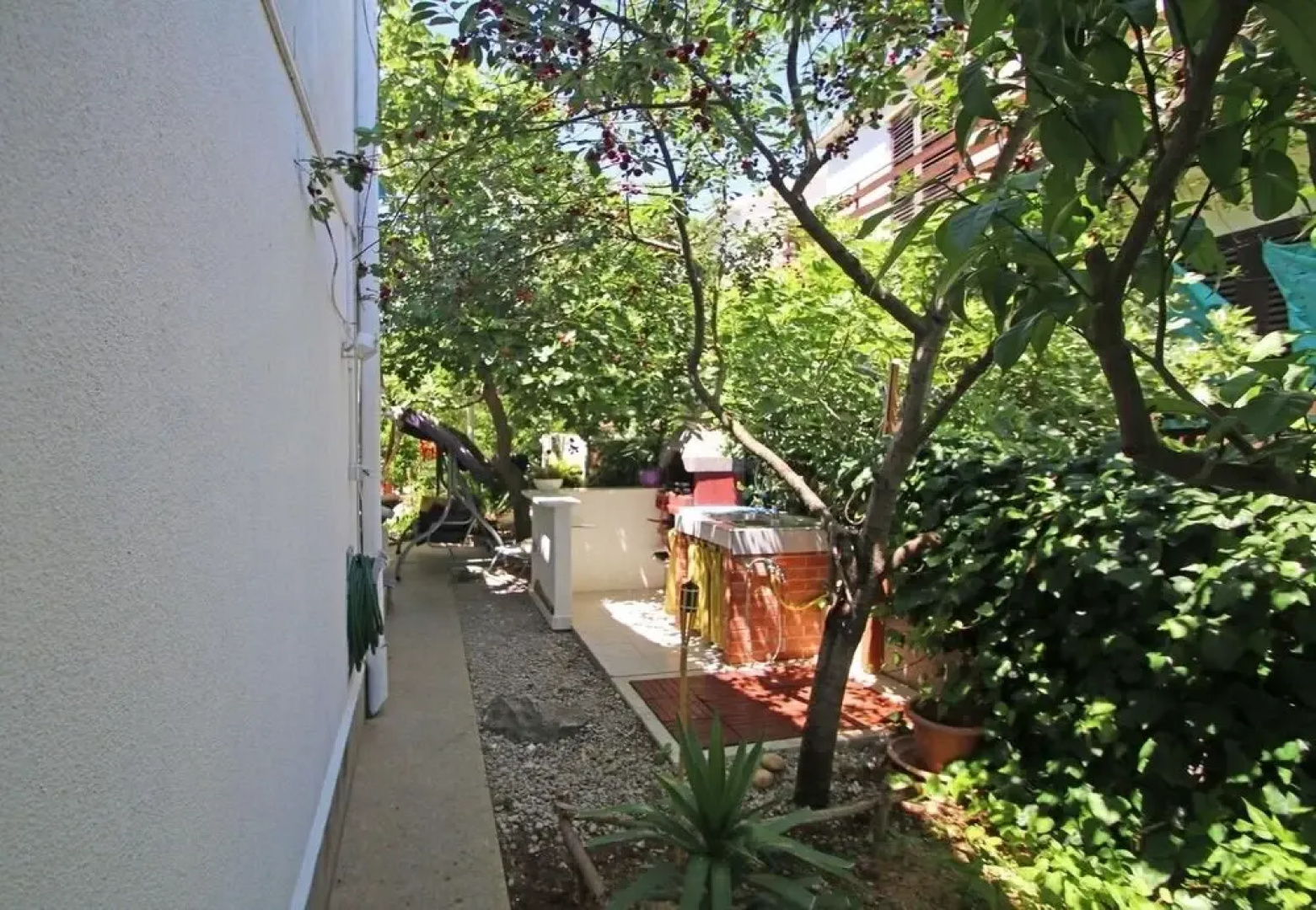 Zeljko - With Nice Garden - H
