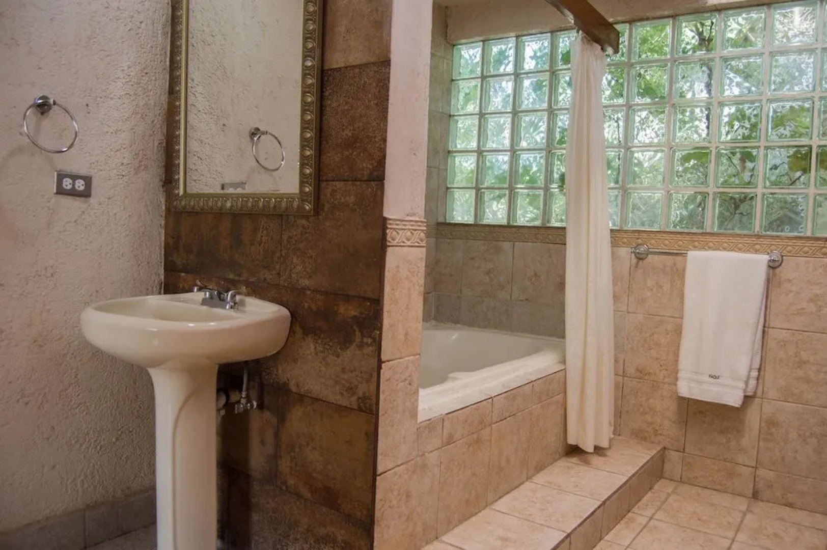 Paqui Bed & Breakfast