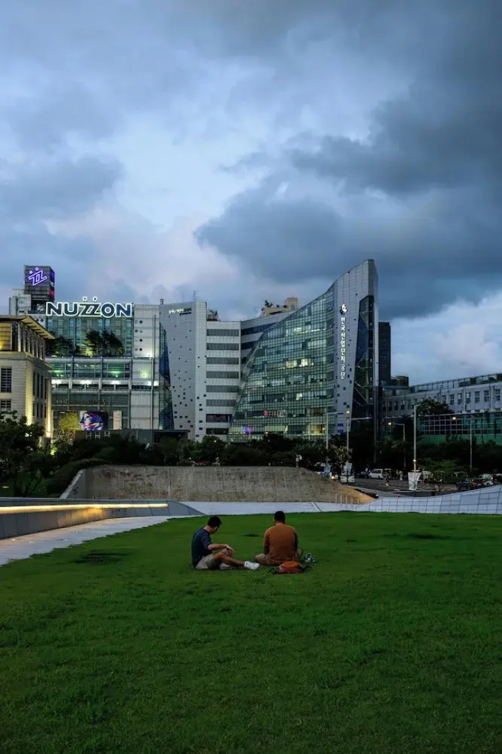 The November Stay Guri