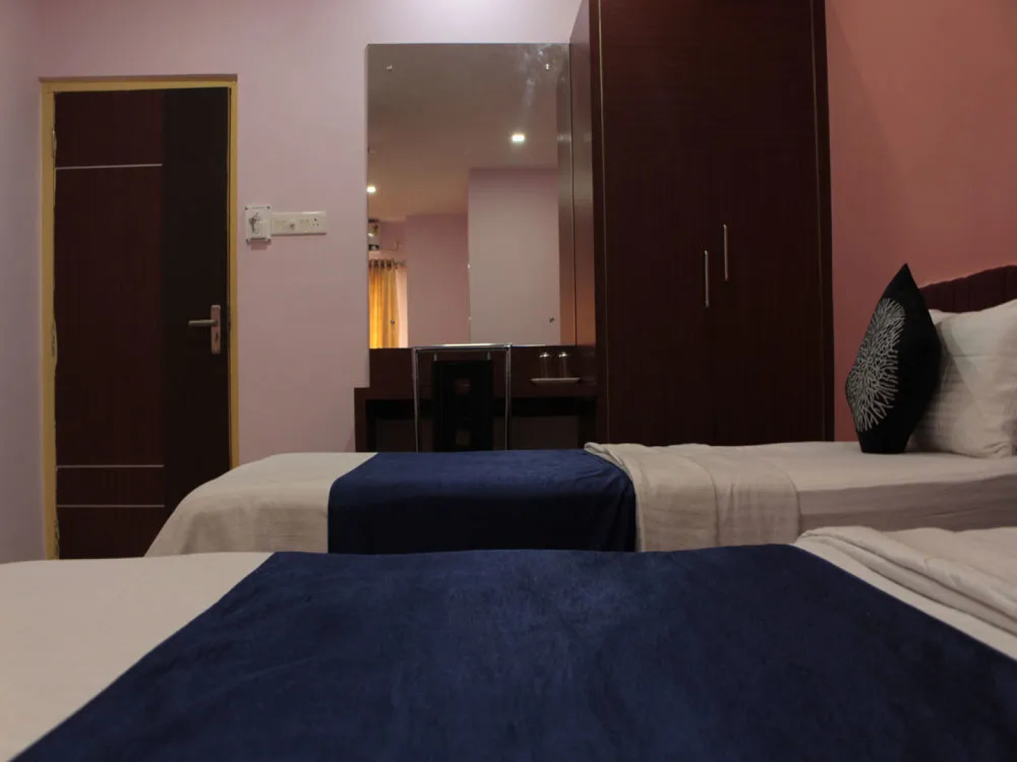 OYO 2279 Greenwood Galaxy