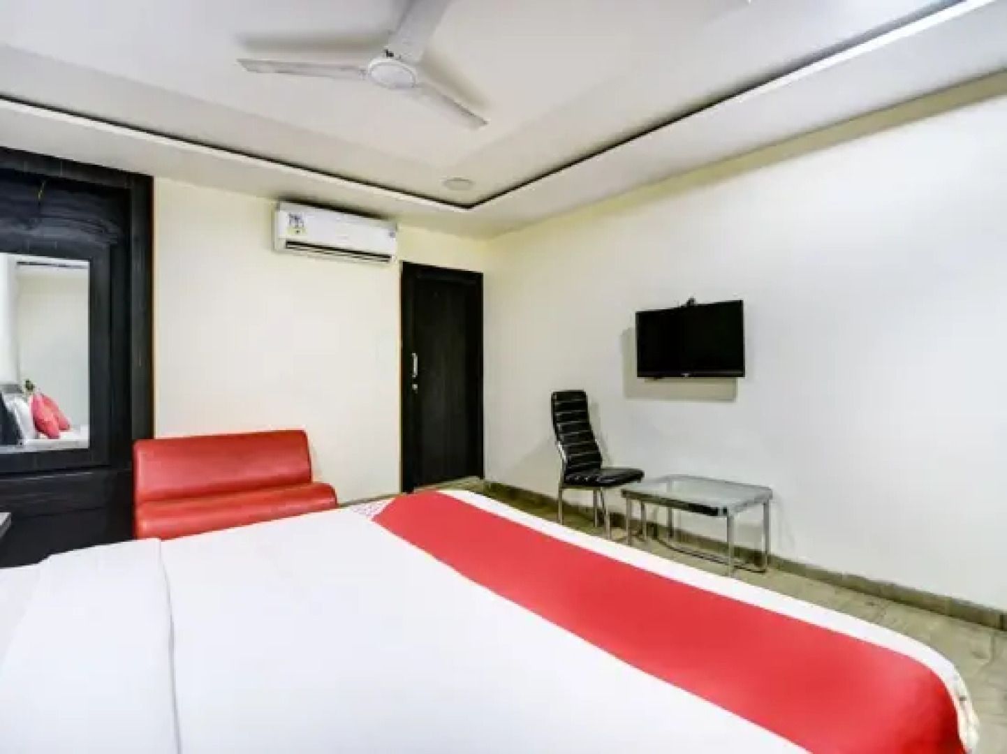 Hotel Royal Palace by OYO Rooms