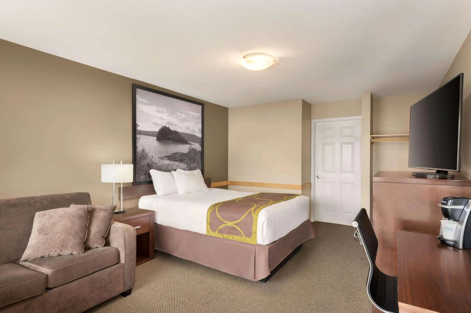 Super 8 by Wyndham Courtenay