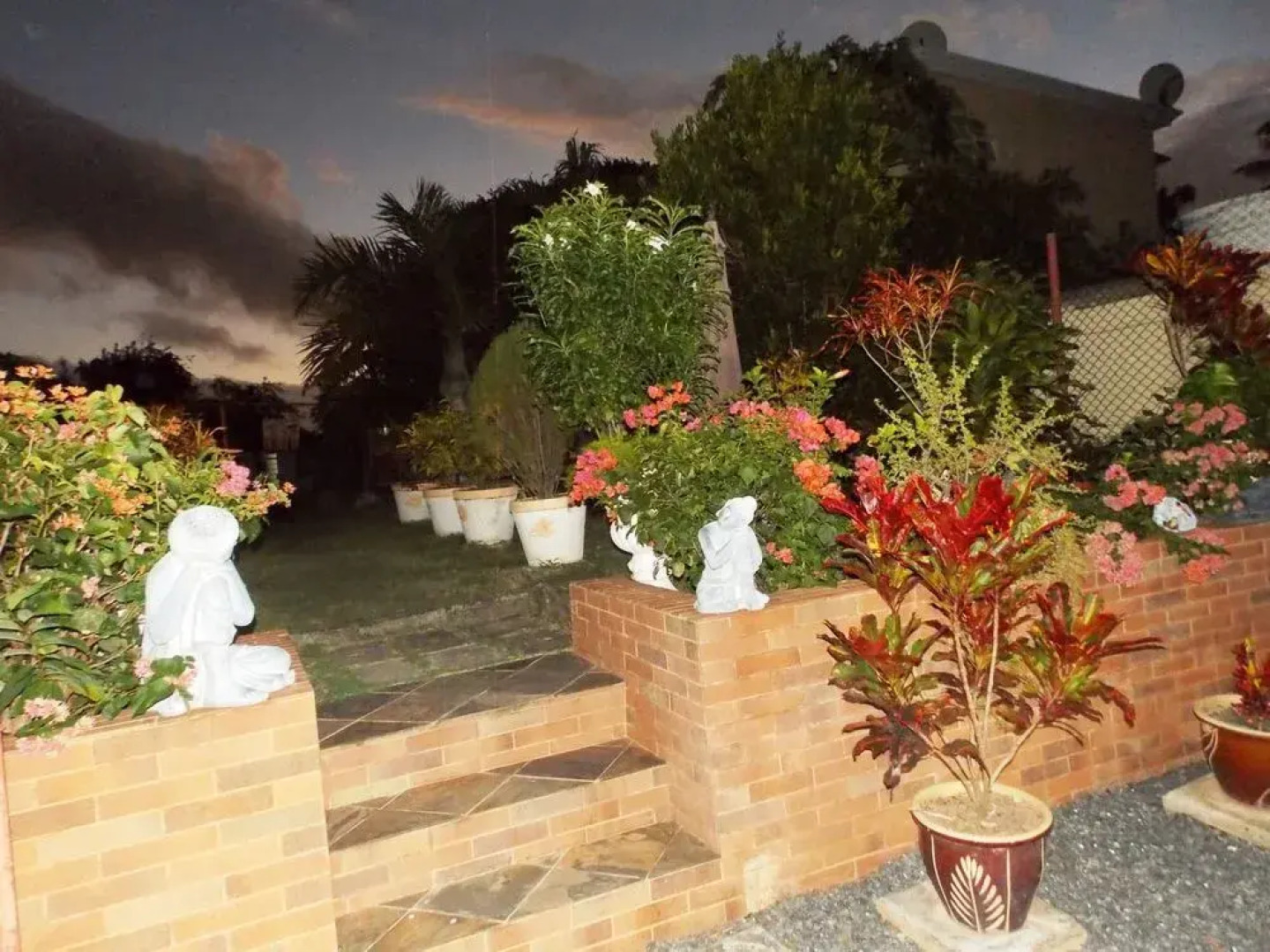 Le Manoir Guest House