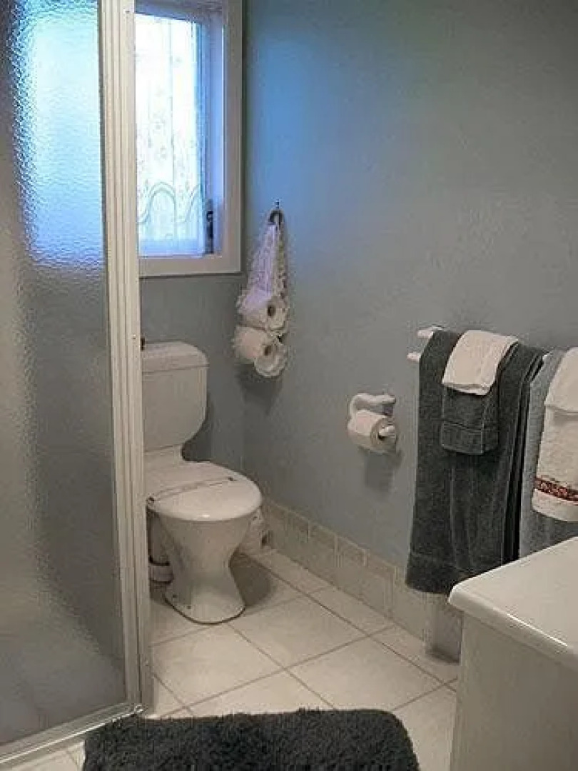 Colleen & Old Sil's Farmhouse