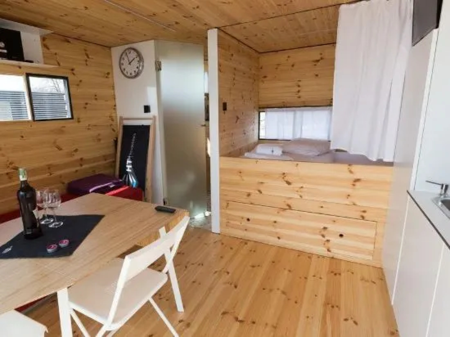 HT Houseboats