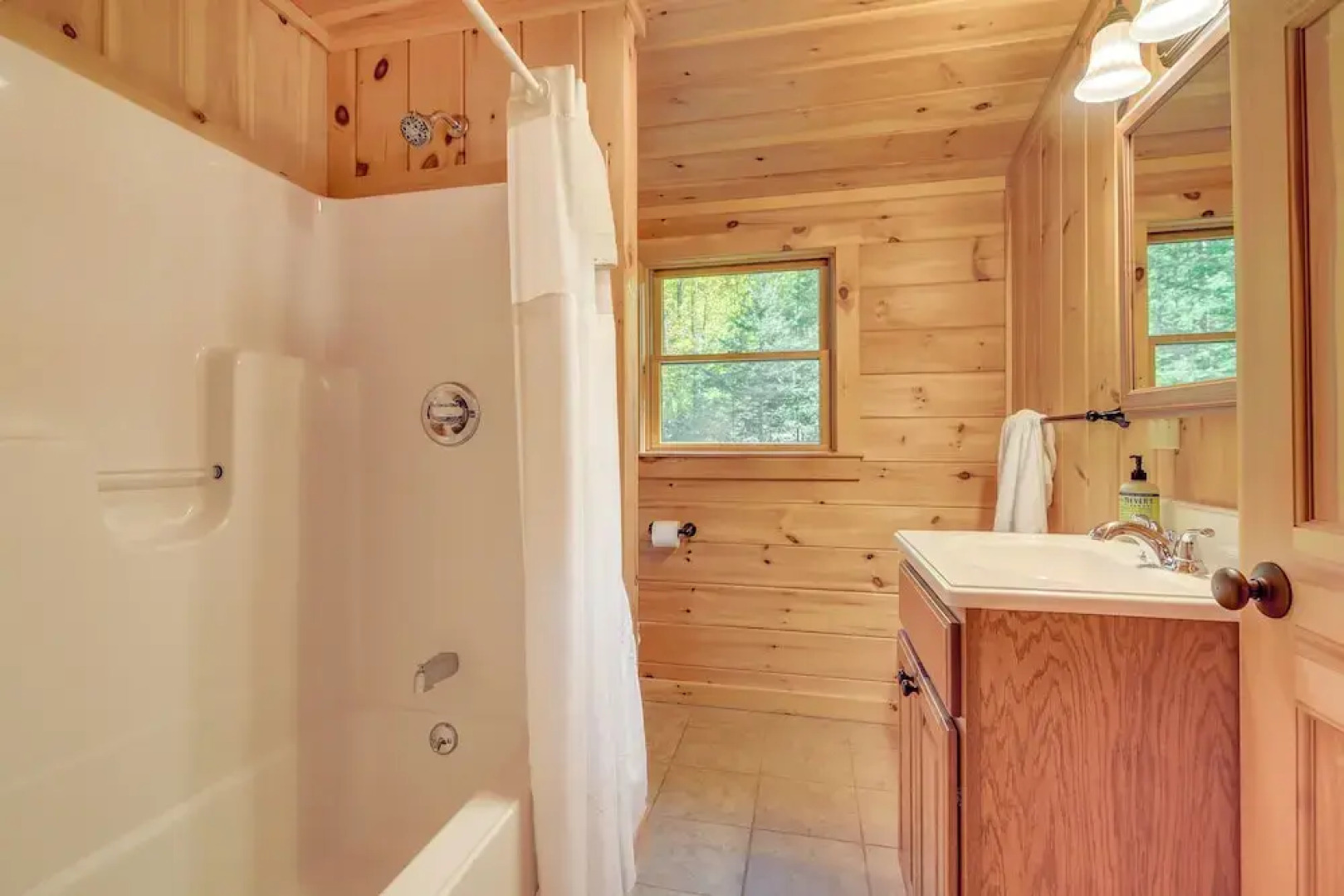 Scenic Franconia Cabin ~ 6 Mi to Cannon Mountain!