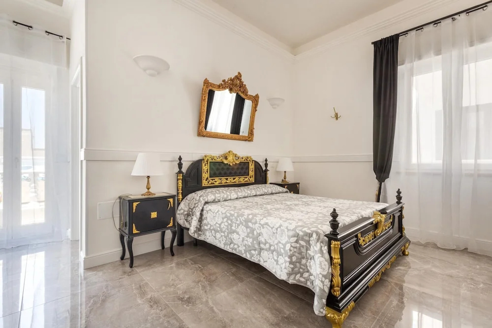 2446 Palazzo Montagna - Mono by Barbarhouse