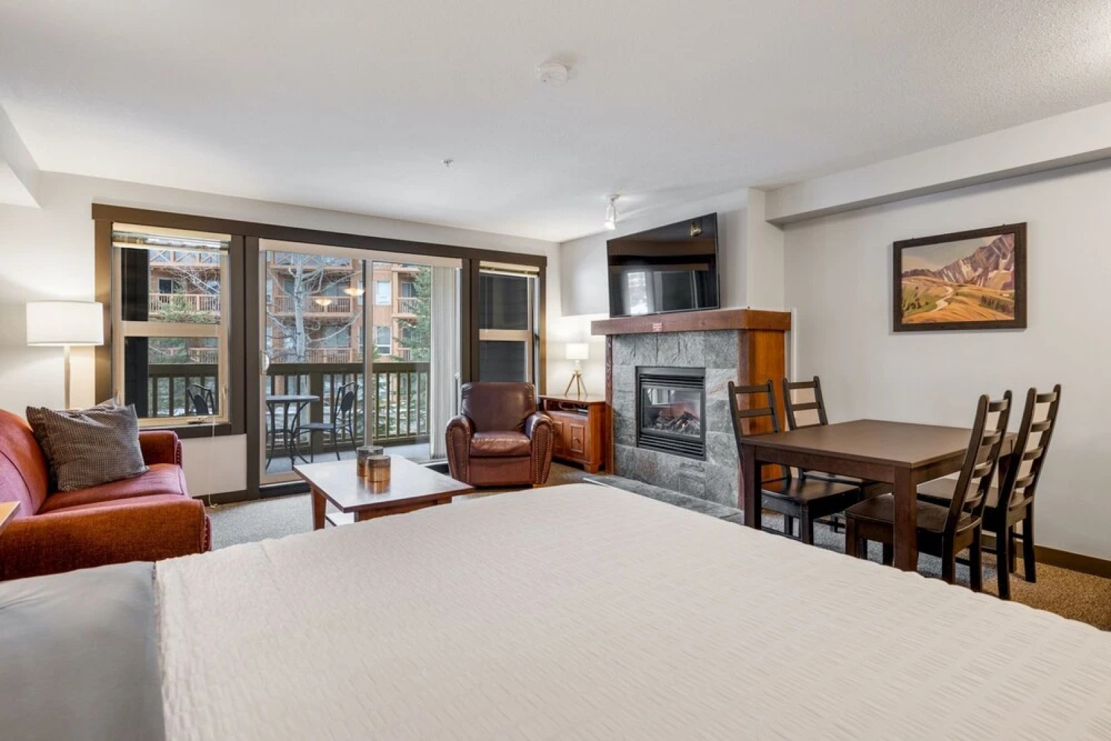 SPACIOUS Studio | Ski In/Out | Pool & Hot Tubs | in the Heart of PANORAMA RESORT