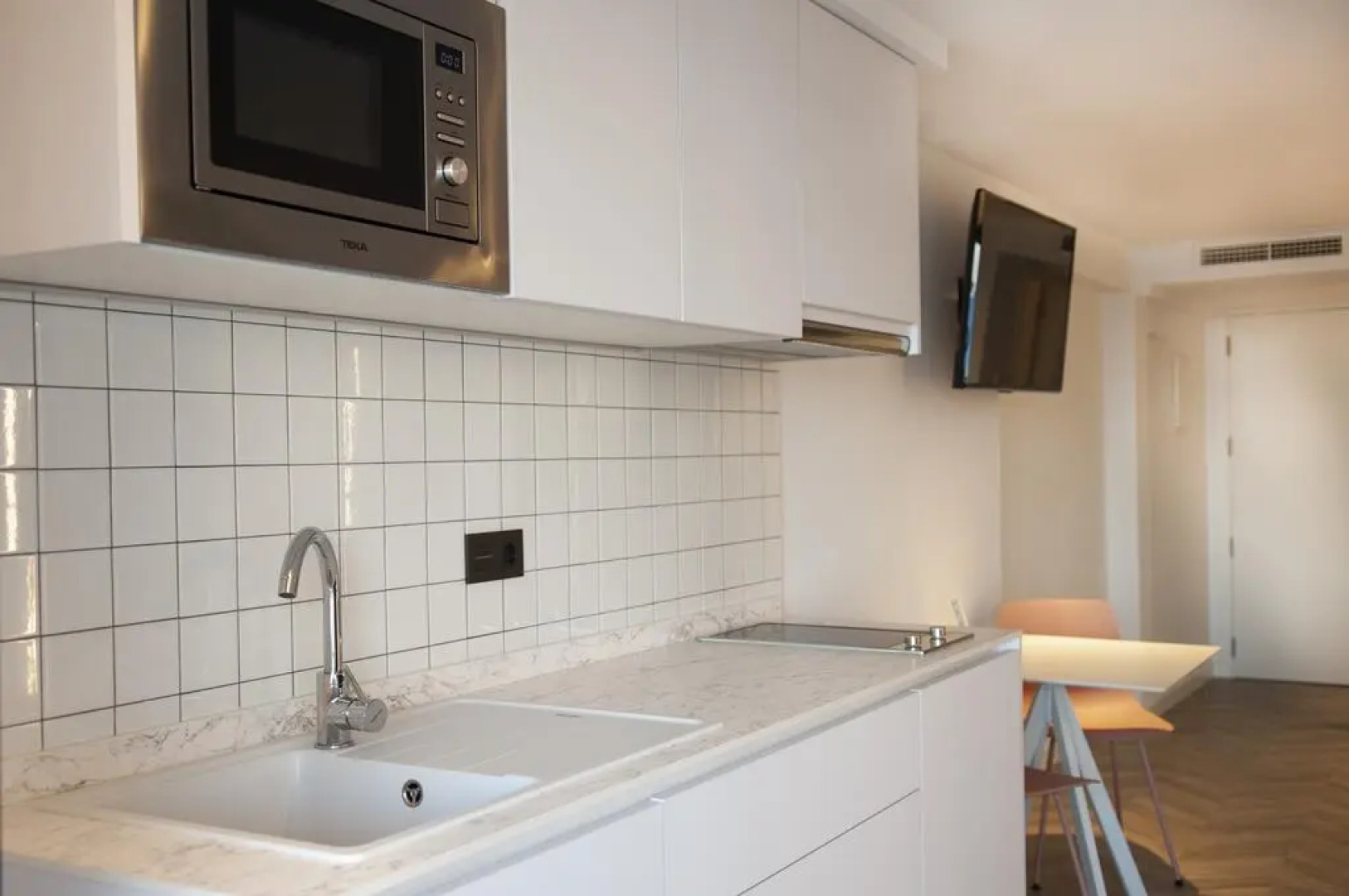 Belroy Hotel and Apartments