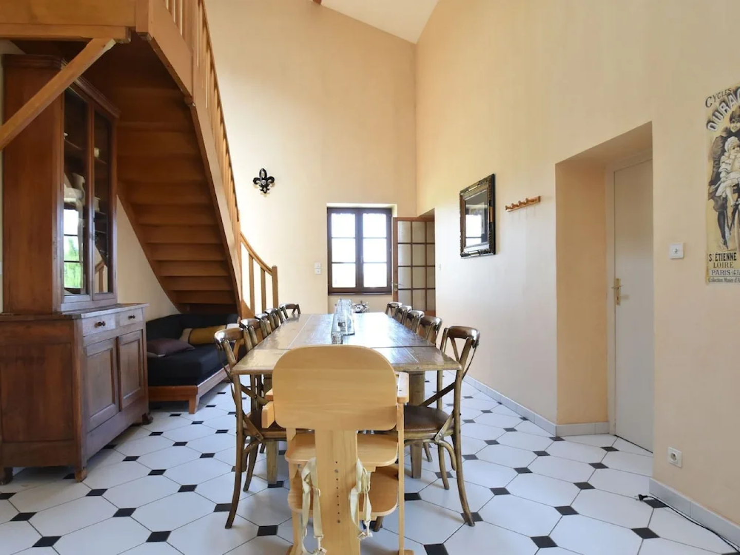 Vintage Farmhouse in Vinzelles with Pool