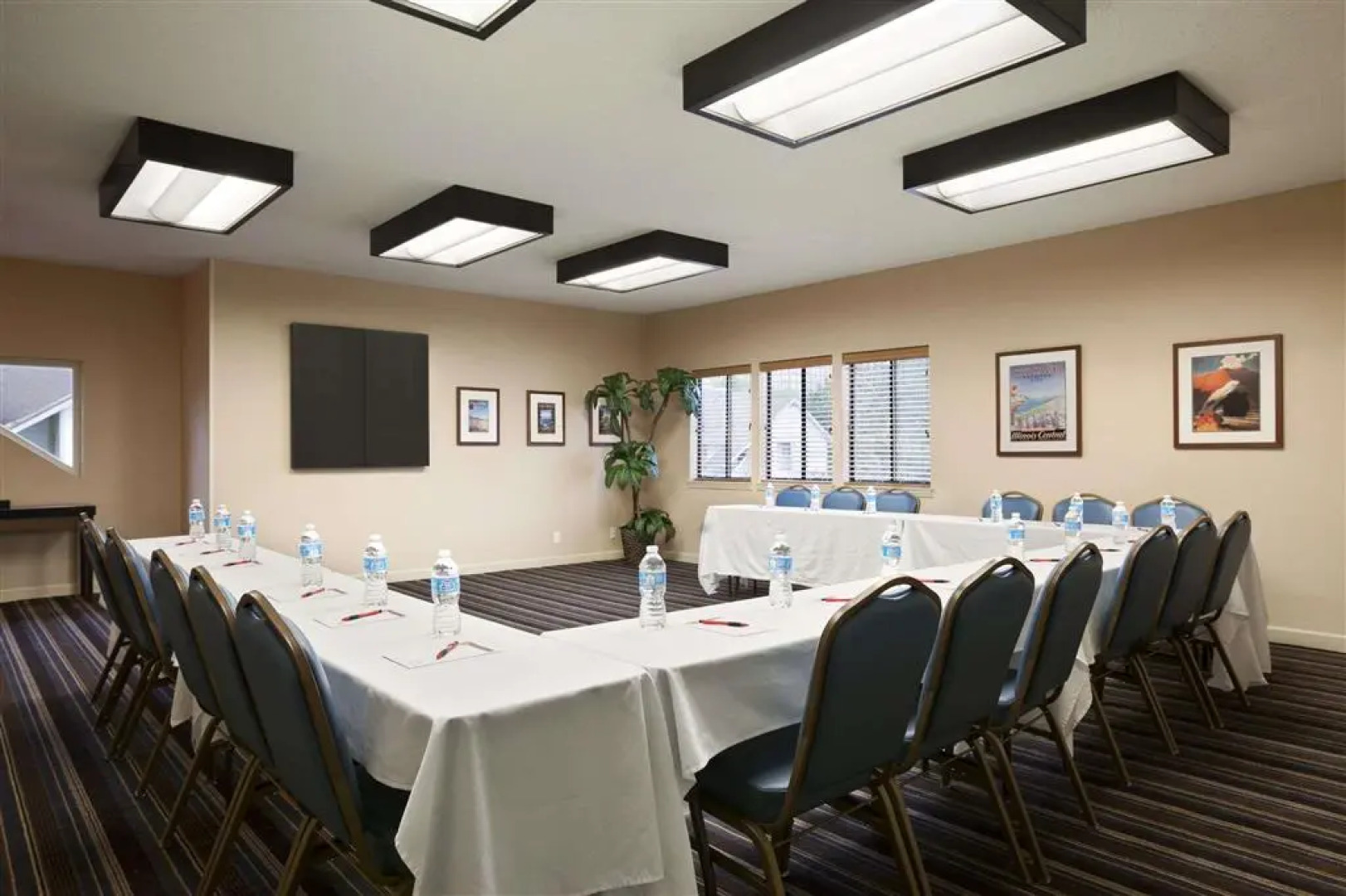 Hawthorn Suites of Troy