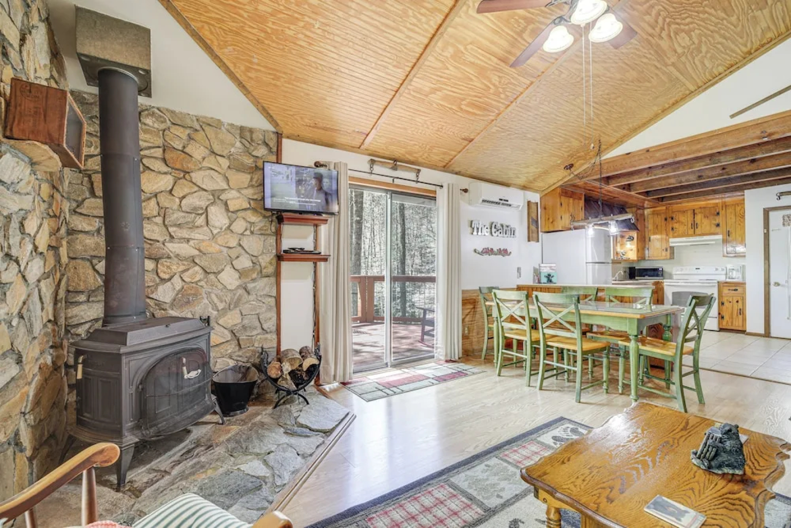 Creekside Cabin w/ Deck & Grill in Whittier!