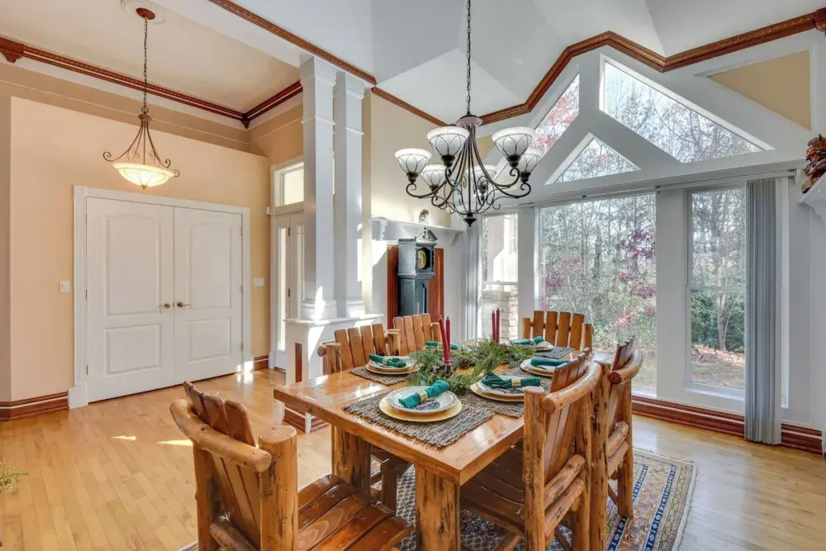 Blairsville Mansion w/ Hot Tub, Casino + Games!