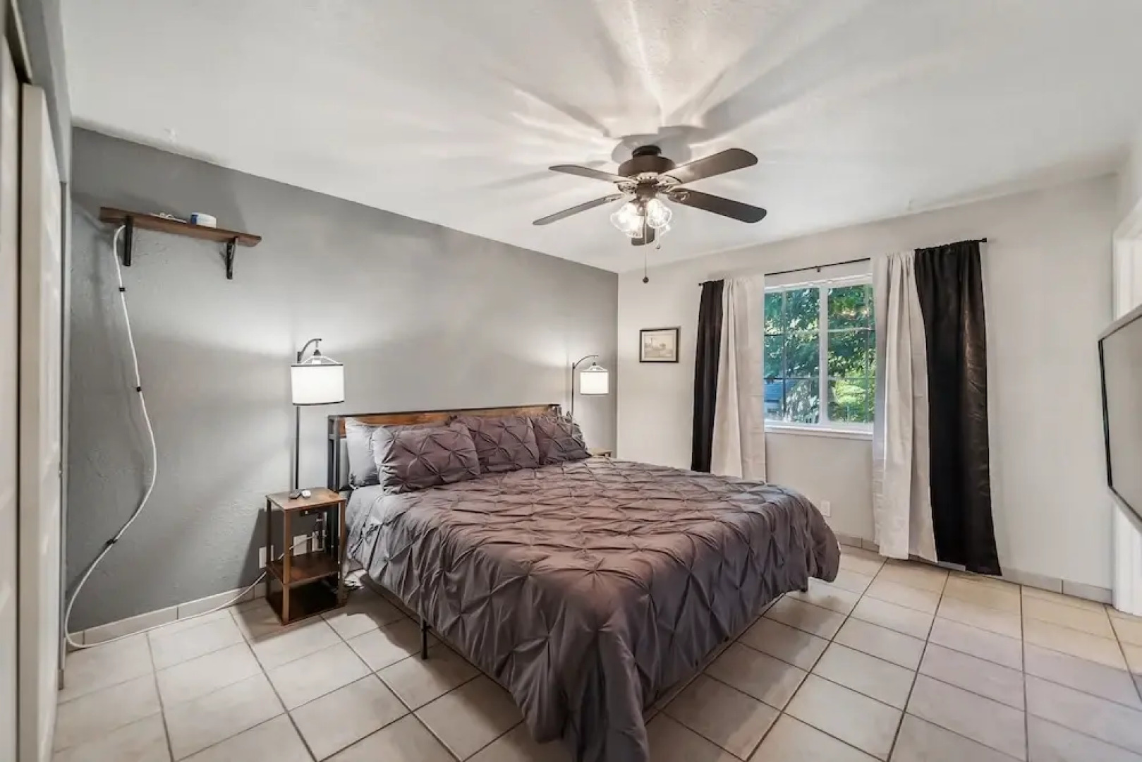 Lakeside Retreat With Private Boat Ramp 3 Bedroom Home by RedAwning