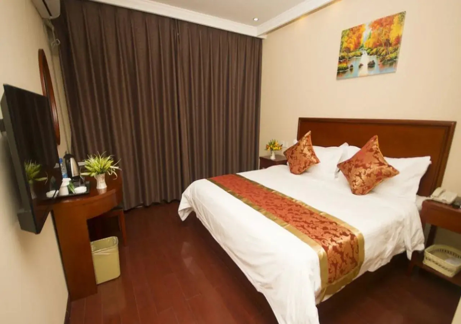 GreenTree Inn Henan Xinyang Gushi Zhongshan Avenue Hongsu Avenue Express Hotel