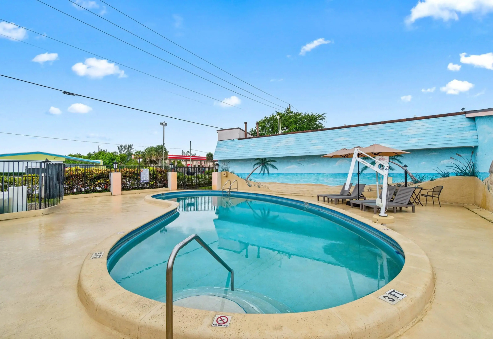 Super 8 by Wyndham Lantana West Palm Beach