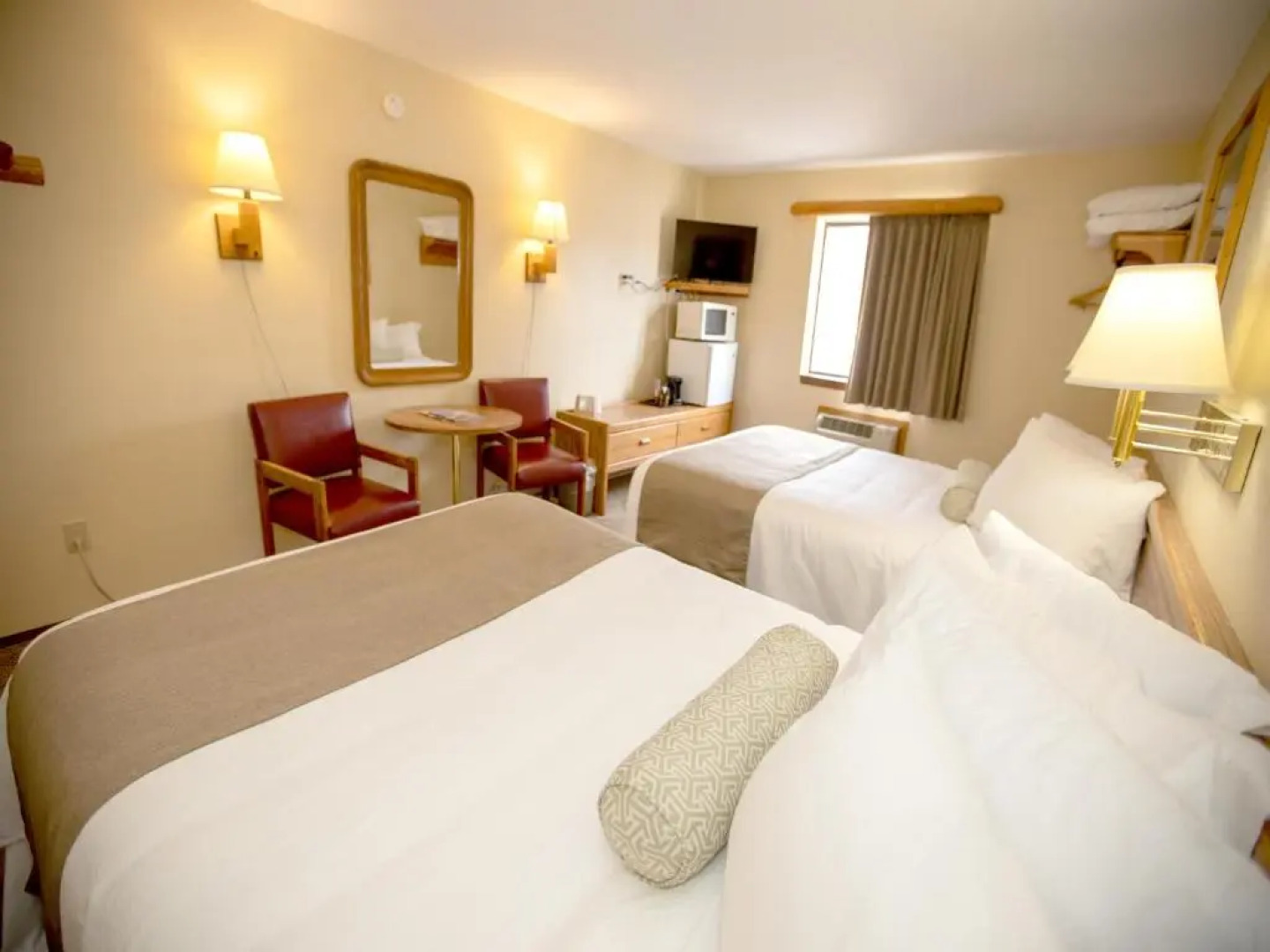 Beartooth Hideaway Inn and Cabins