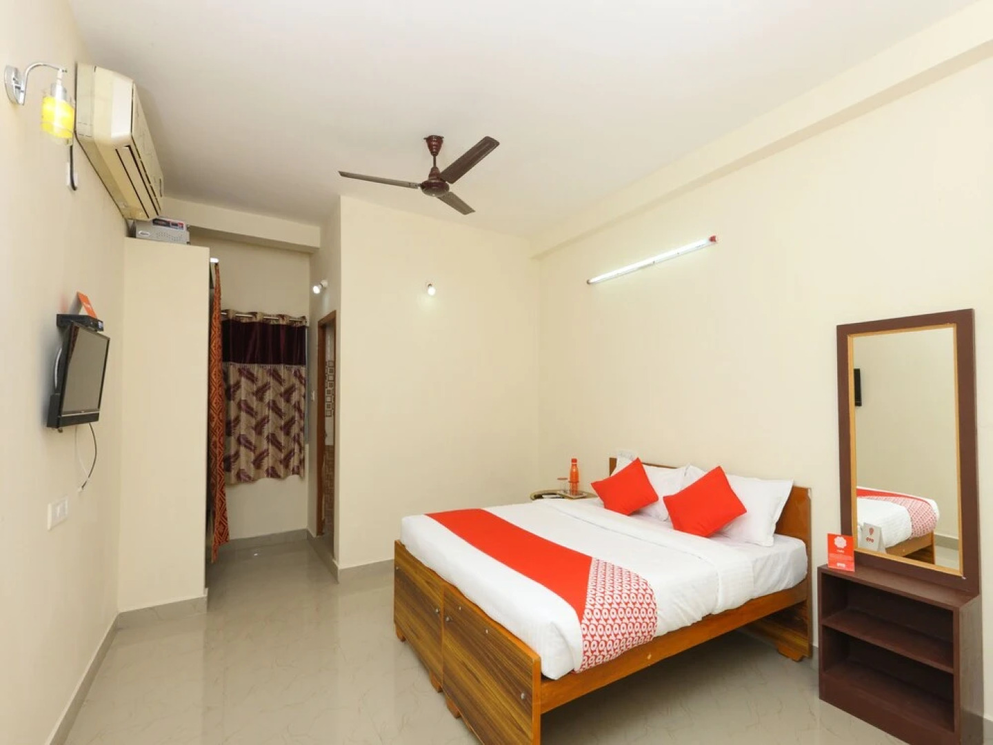 OYO 15197 Reddy's International