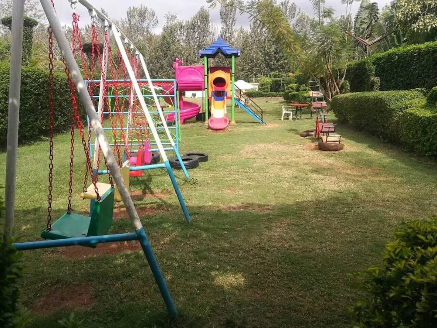 Trotters Hotel - Kenol