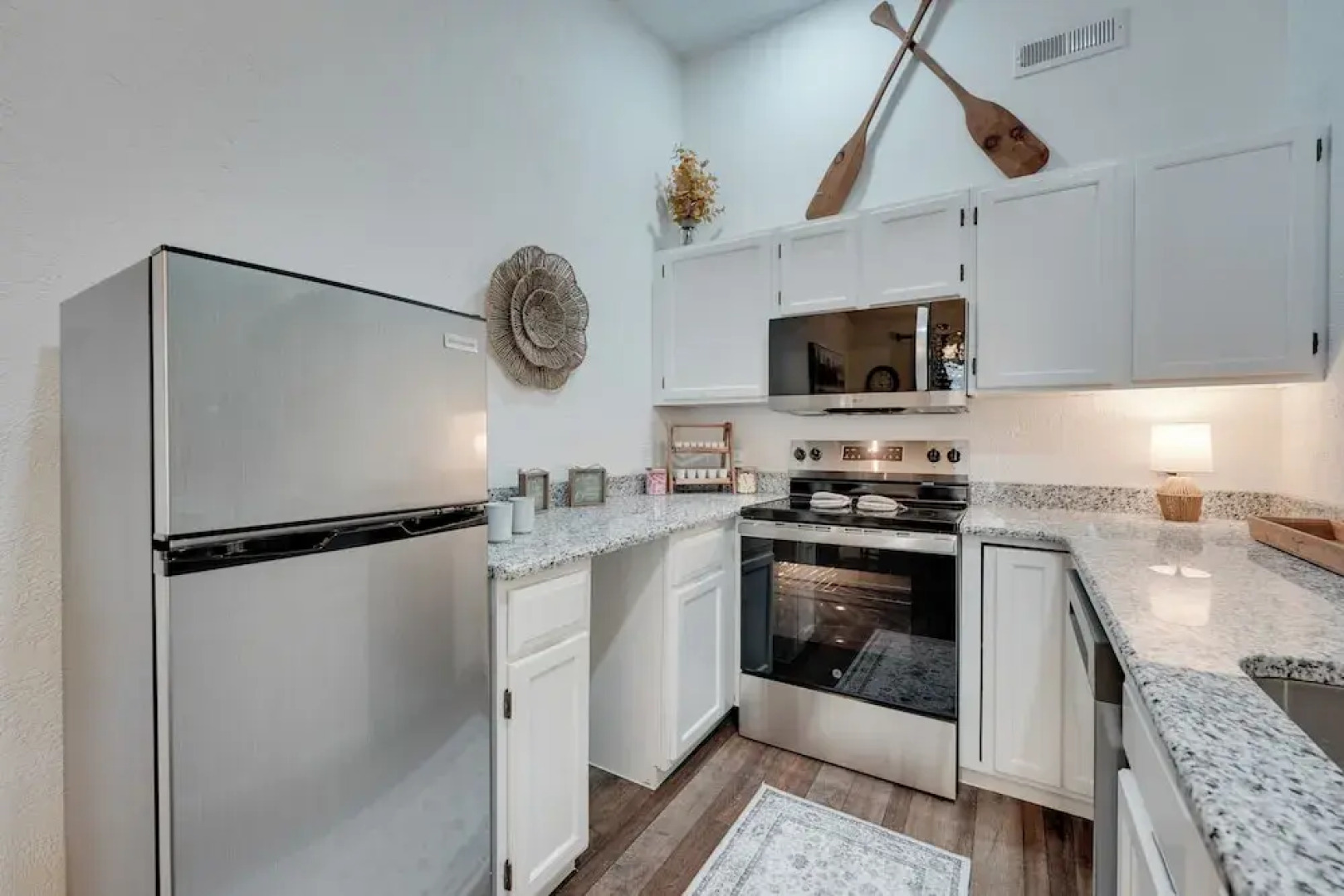 3 Mi to Table Rock Lake: Cozy Cabin in the Woods!