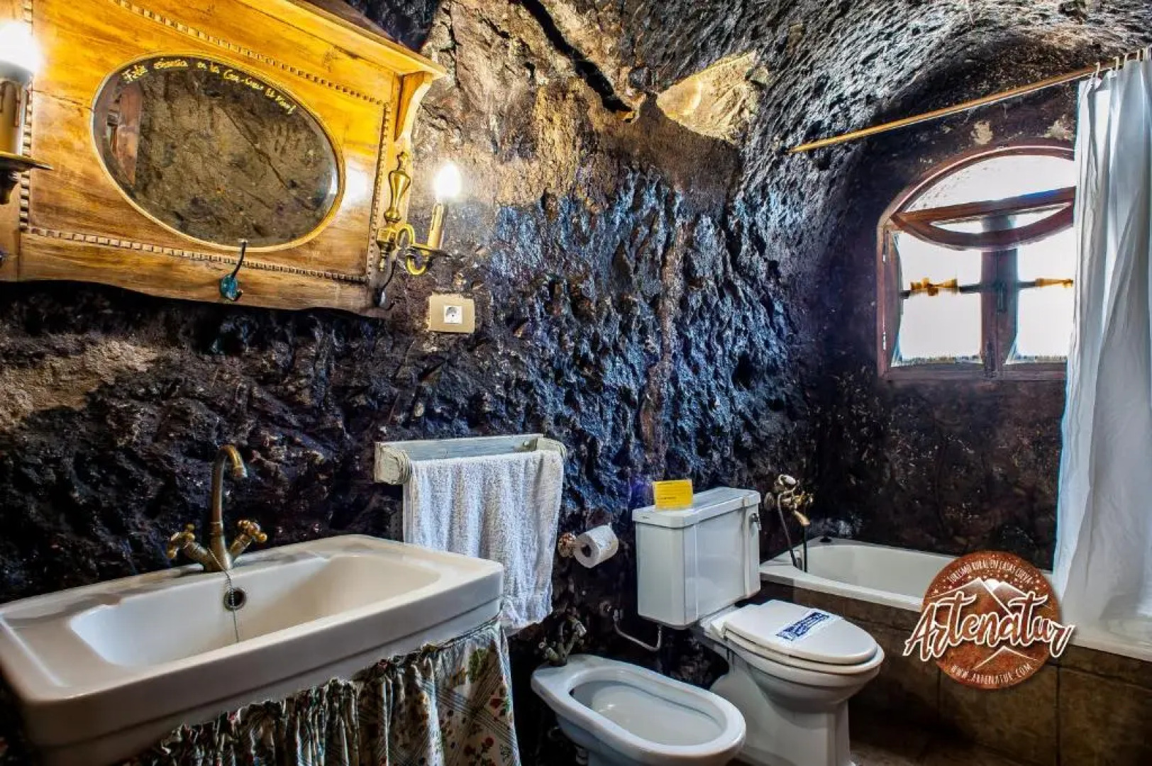 Casa Cueva Las Margaritas