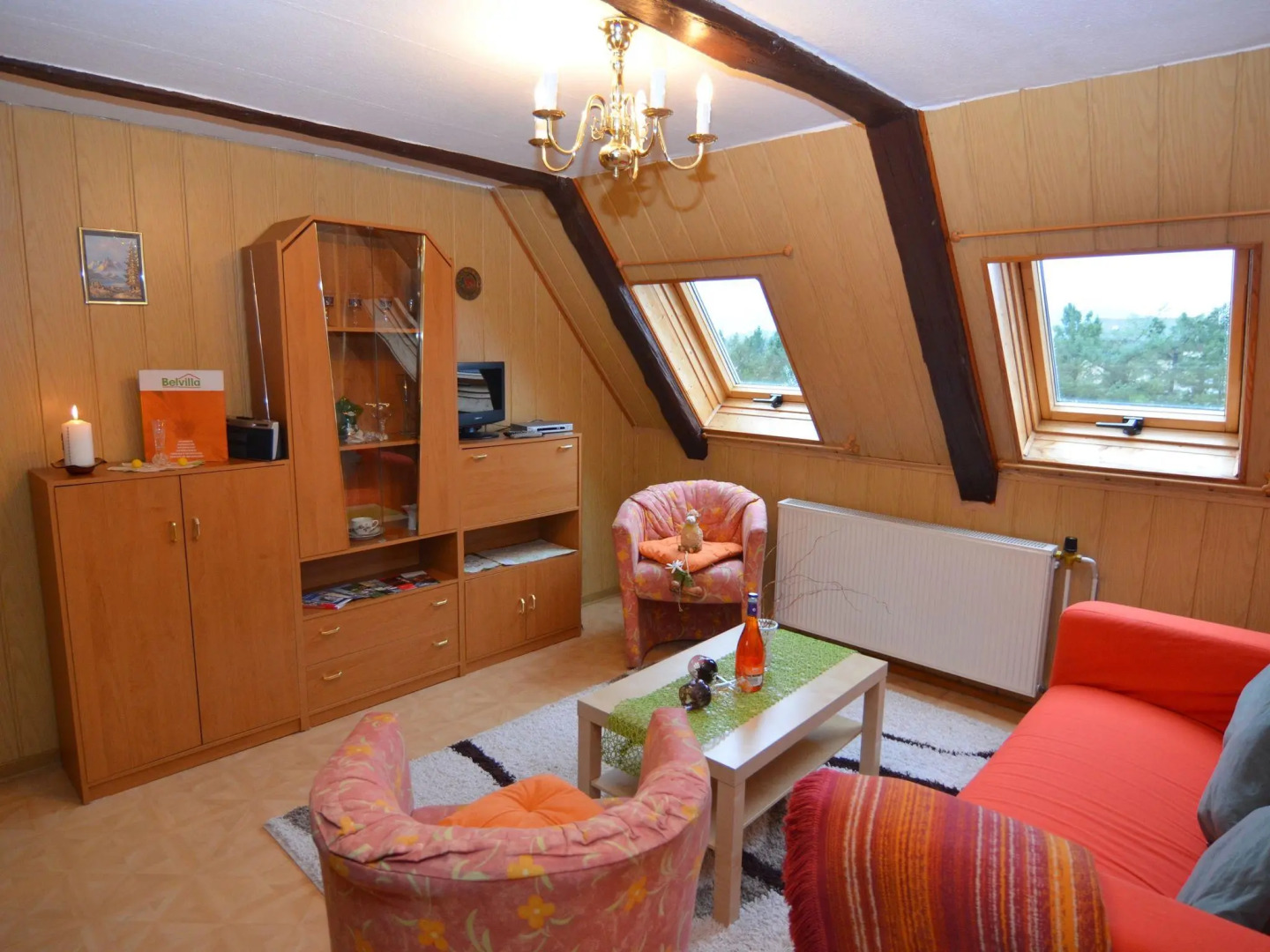 Large holiday home - two living areas, quiet location, big garden, grilling area