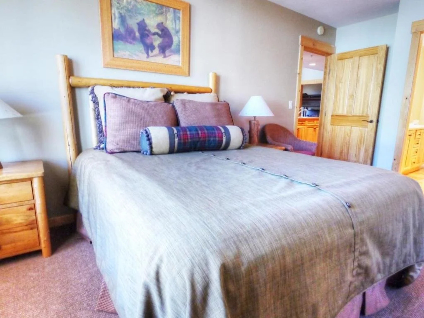 Comfortable Condo, Outstanding Location - TX414 by RedAwning