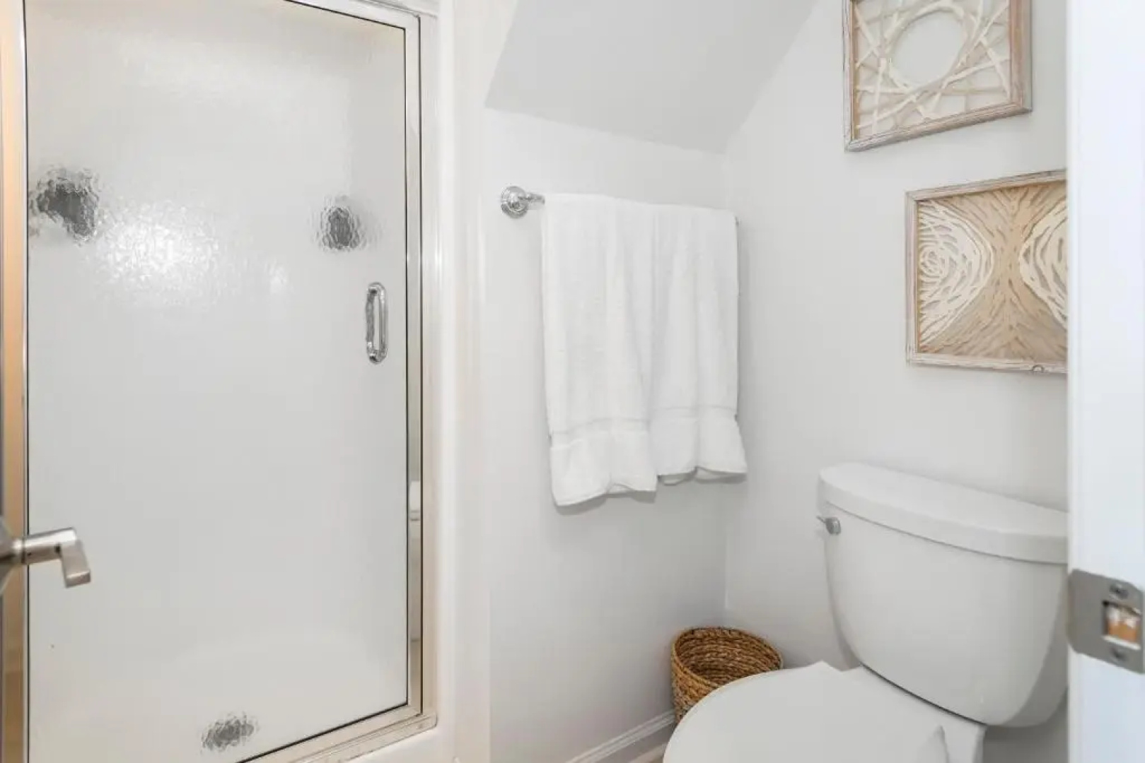 The Emerald Owl House - Peaceful Emerald Isle Beach House w/ Luxurious Heated Pool!