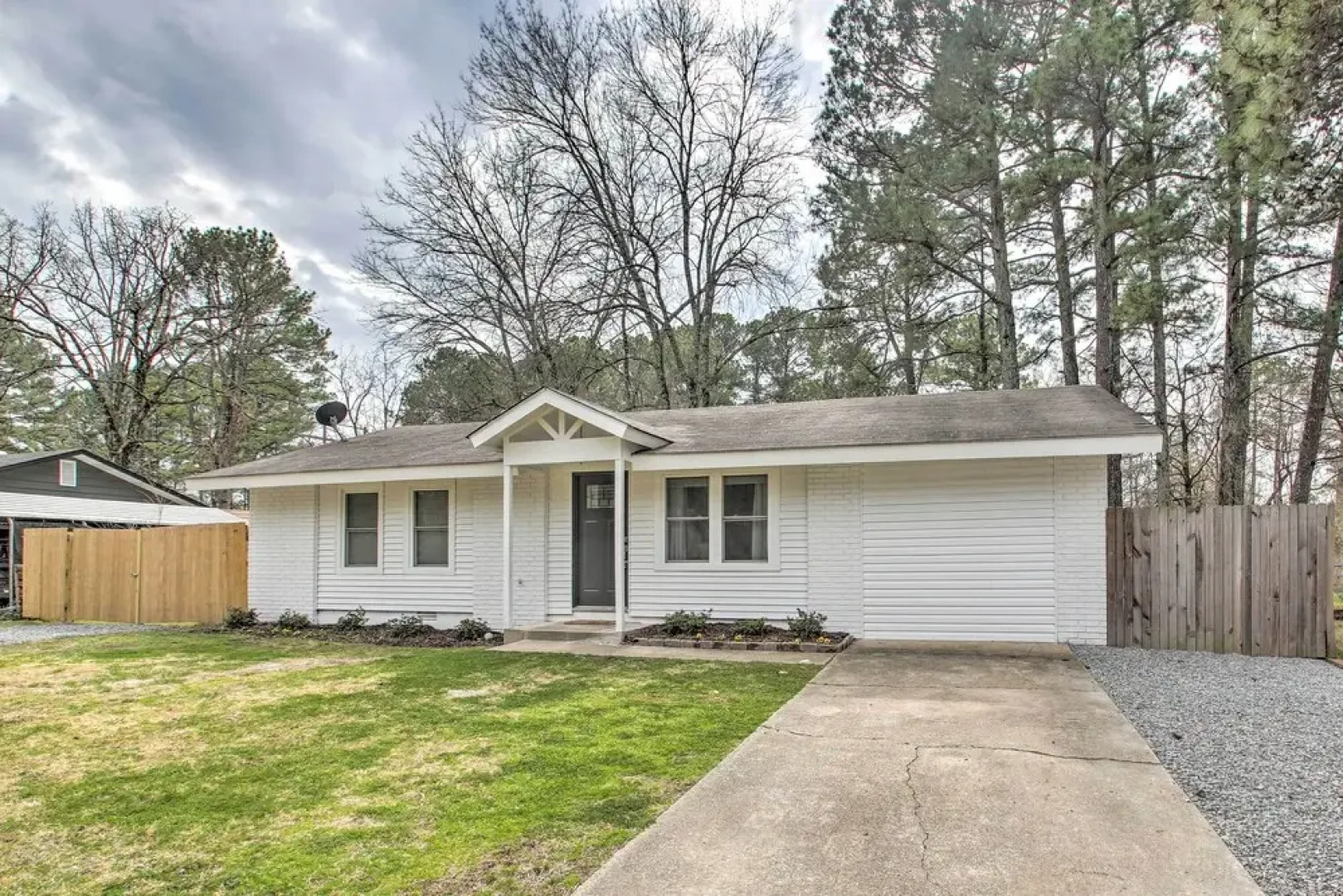 6 Mi to Nat'l Park: Pet-friendly Hot Springs Home