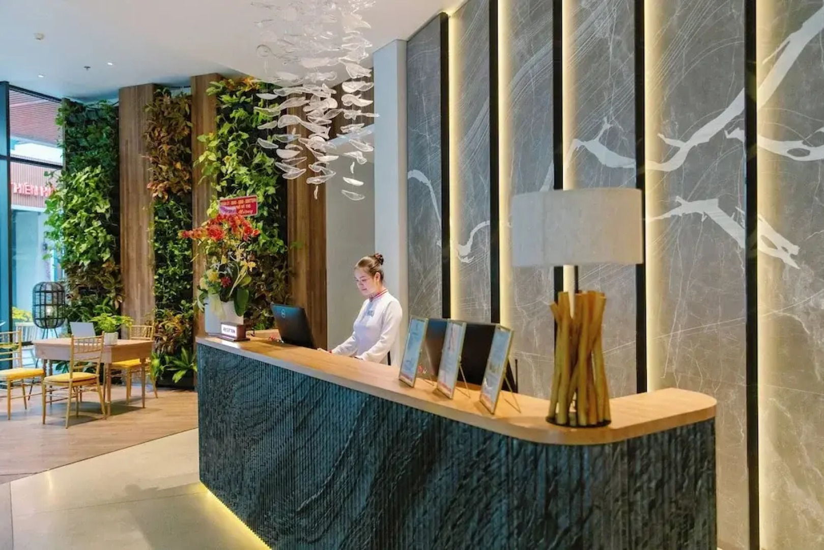 Central Plaza Hotel - My Tho