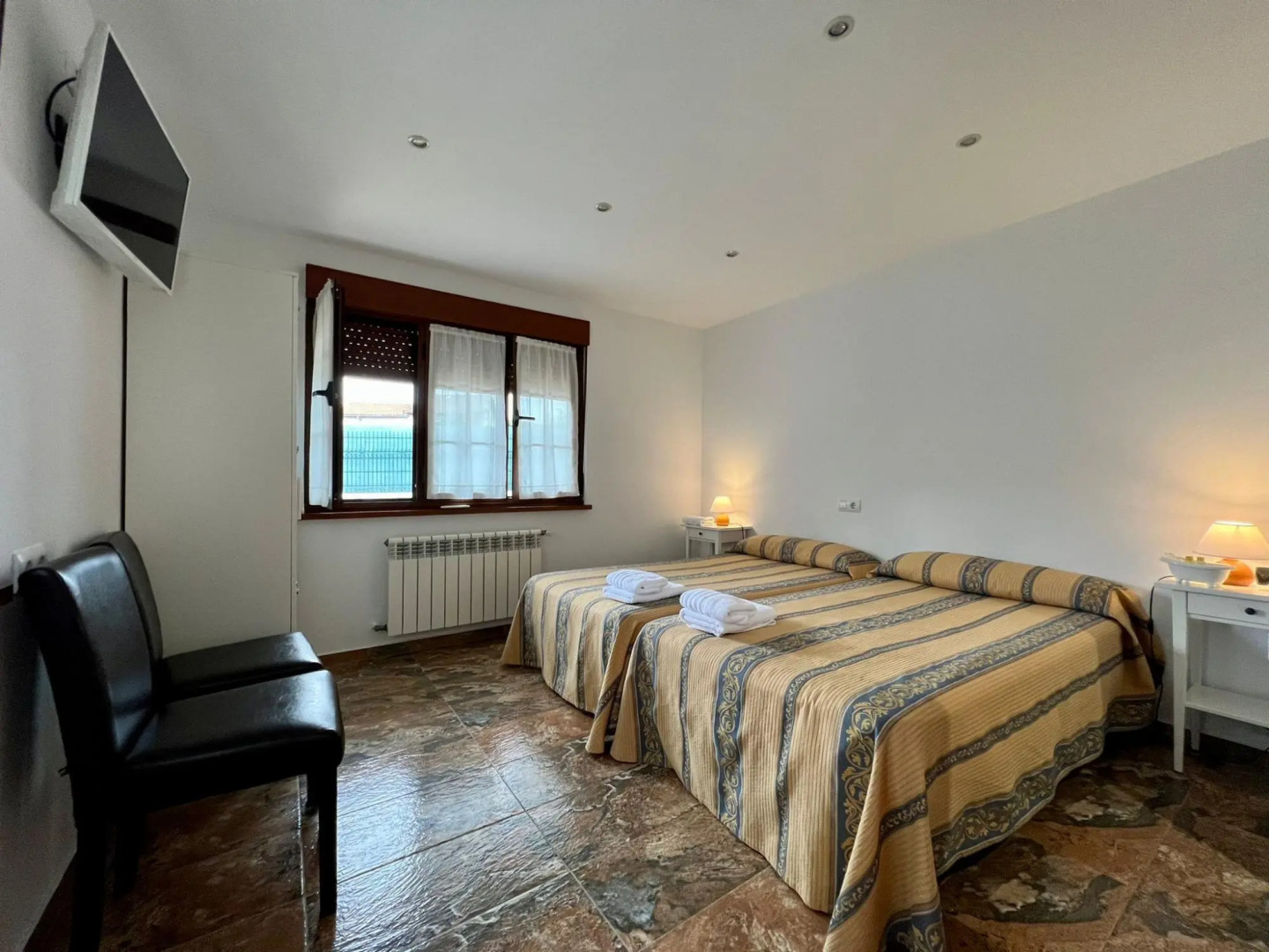 Casa de 3 dormitorios con Wifi en finca compartida