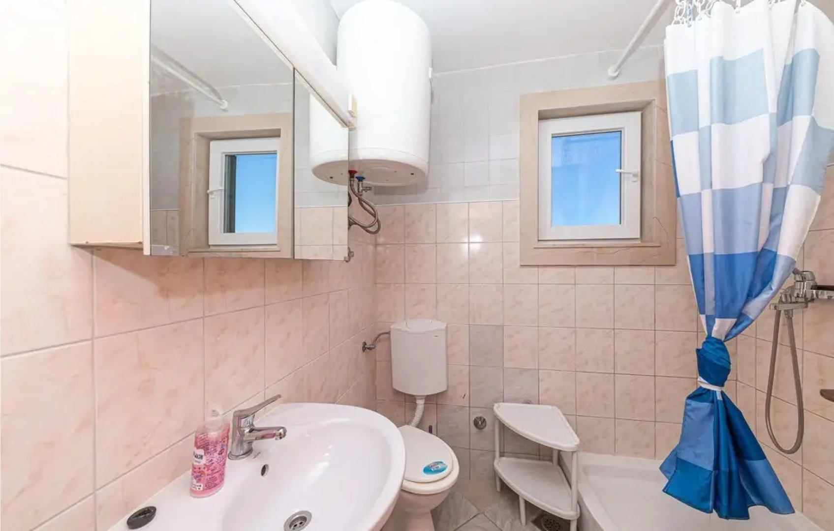 Beautiful Home in Drvenik Mali With Wifi and 4 Bedrooms