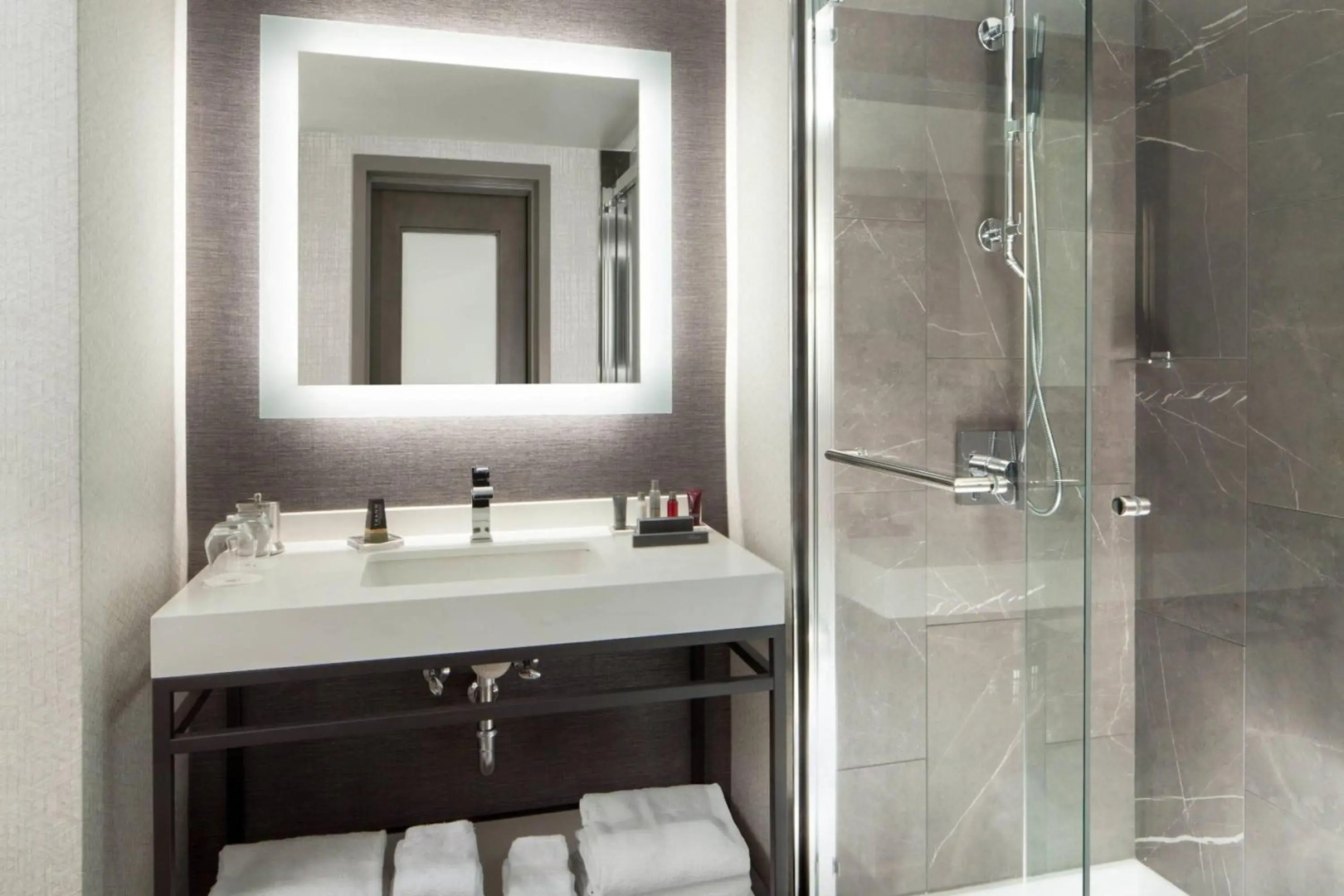 Holiday Inn Express & Suites by IHG