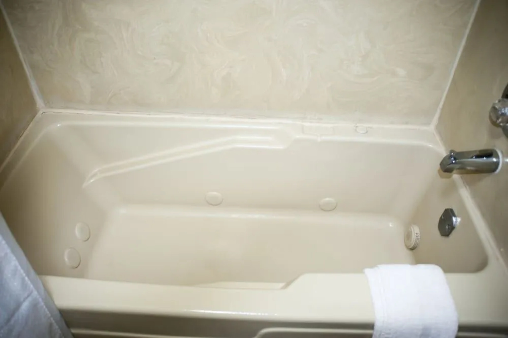 Victorian Inn & Suites