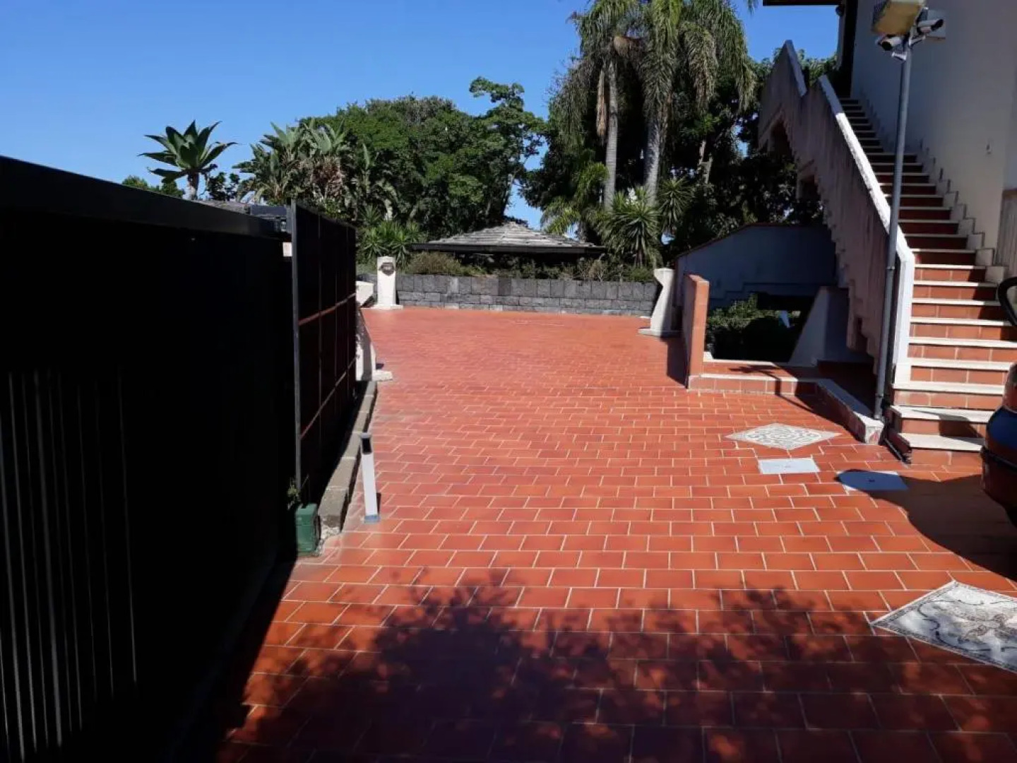 andrew's apartment - mulinia residence