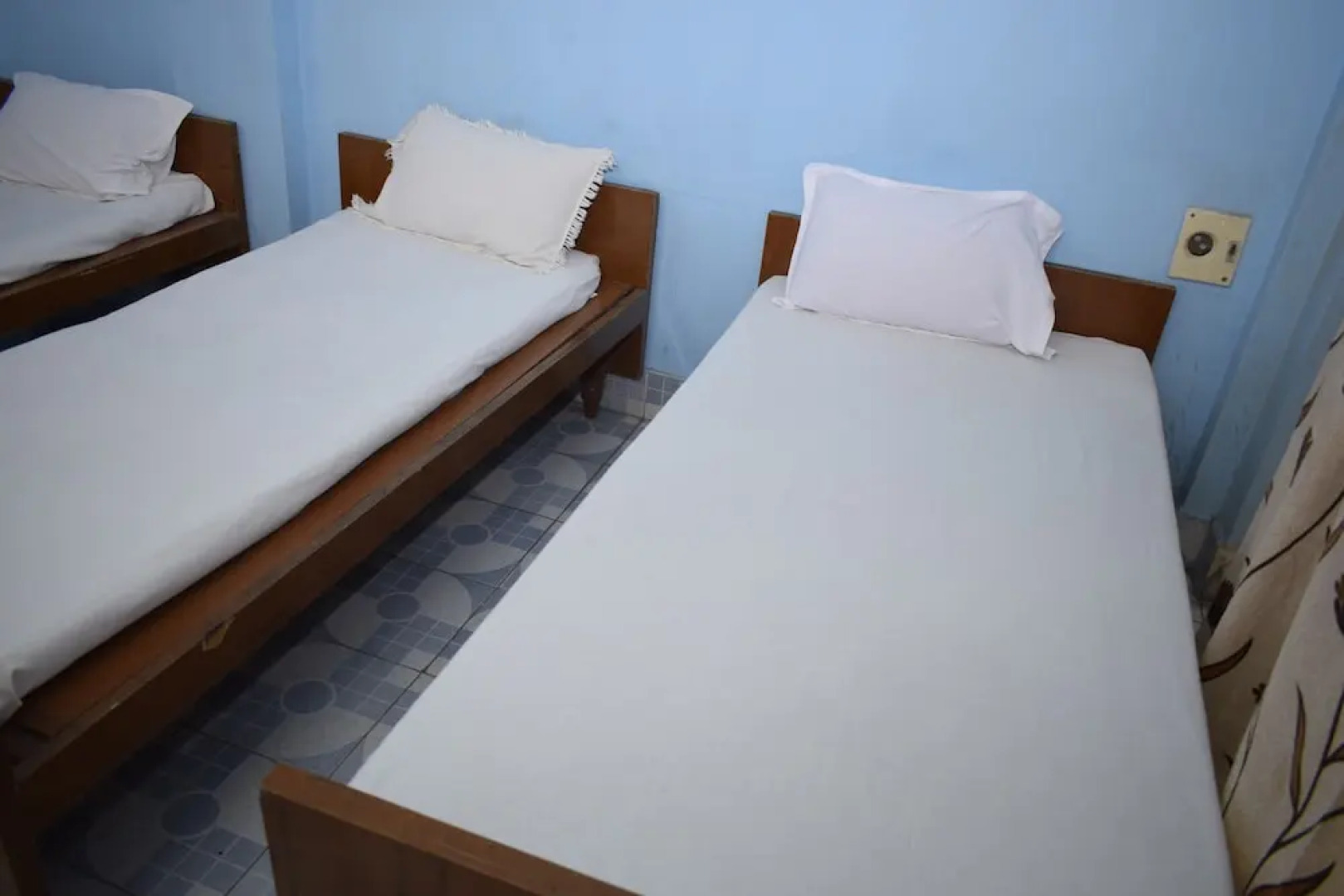 Parisha Residency - Temple Side Hotel