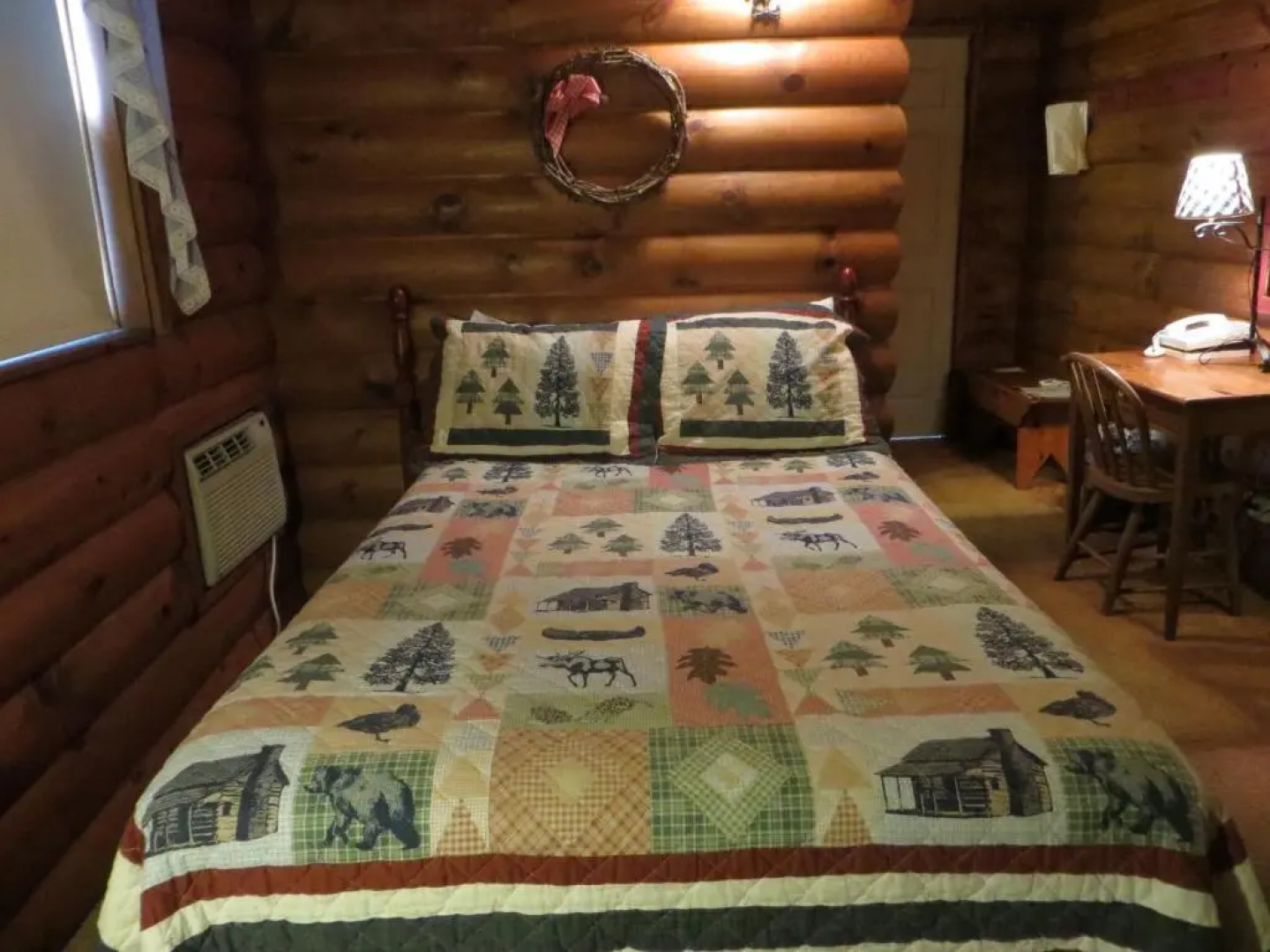 Snyder's Shoreline Inn