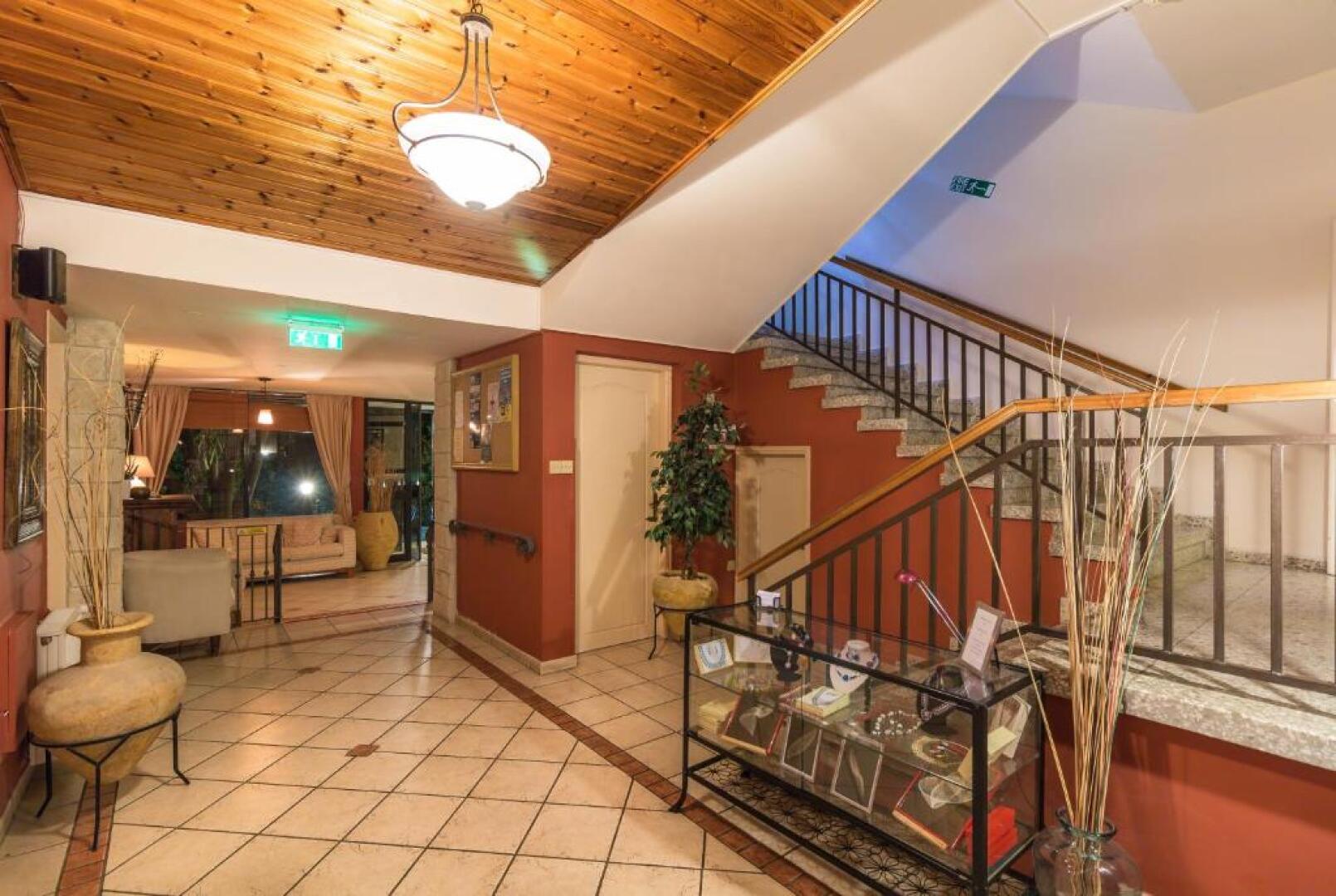 Hill View Restaurant & Apartments