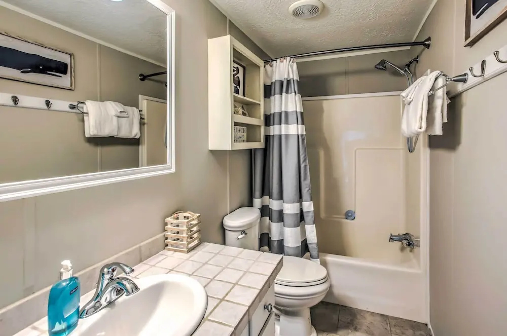 Murrells Inlet Home w/ 2 Screened-in Porches!