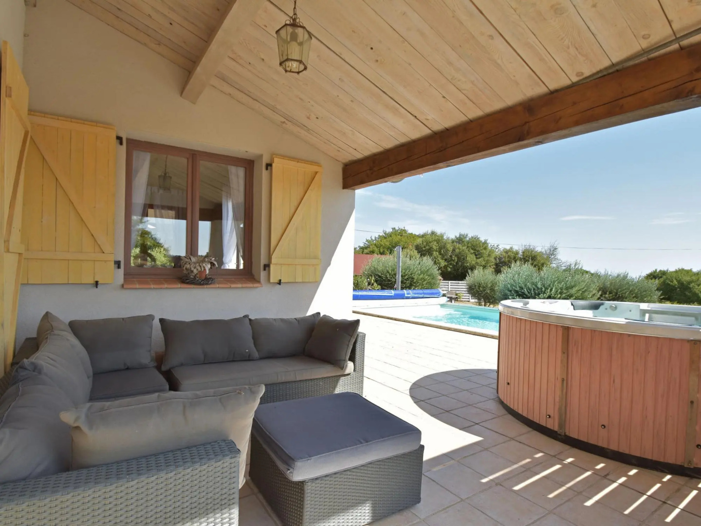 Lush villa in Vélieux with private heated swimming pool