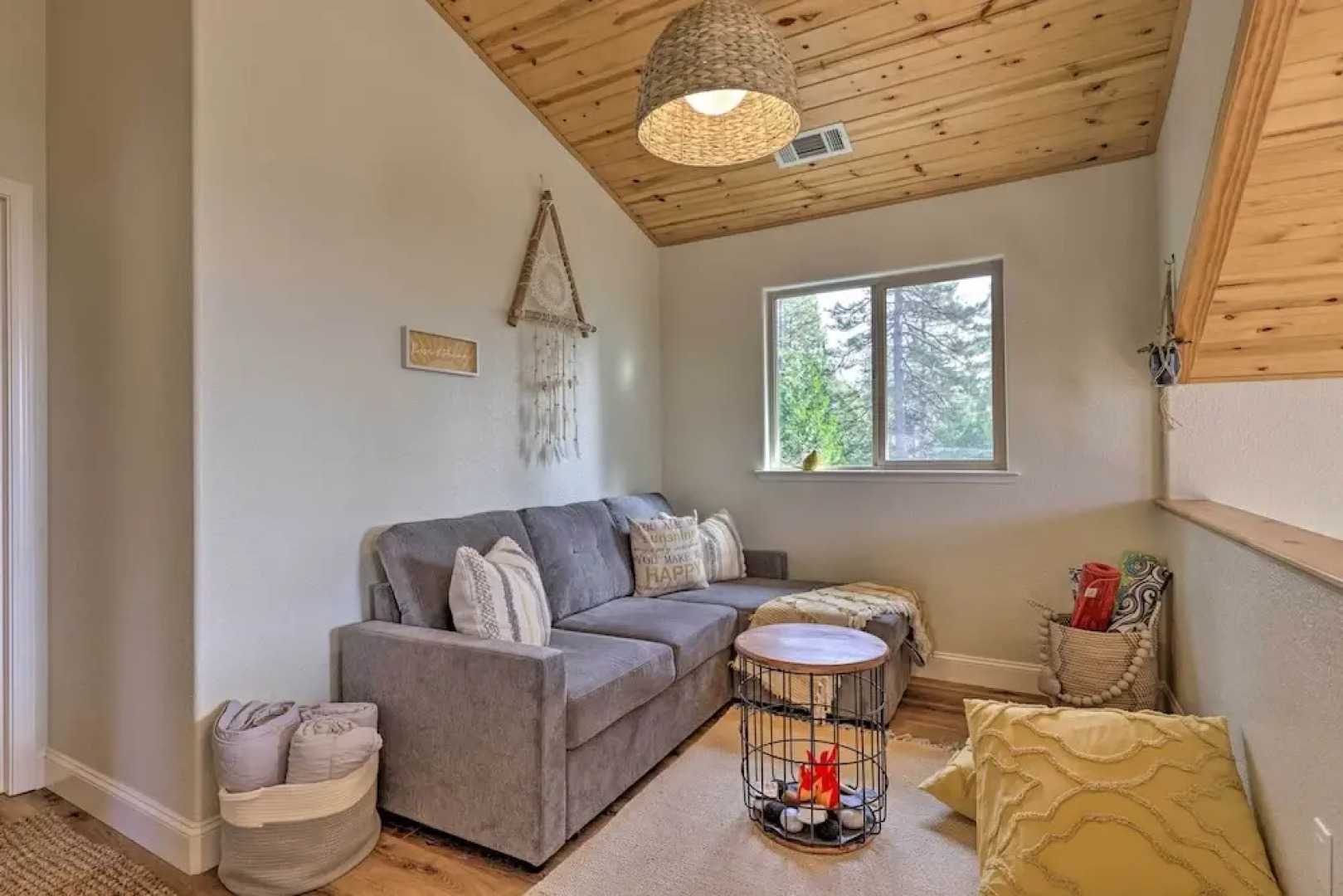 Near Hiking + Wineries: Arnold Cabin w/ Deck!