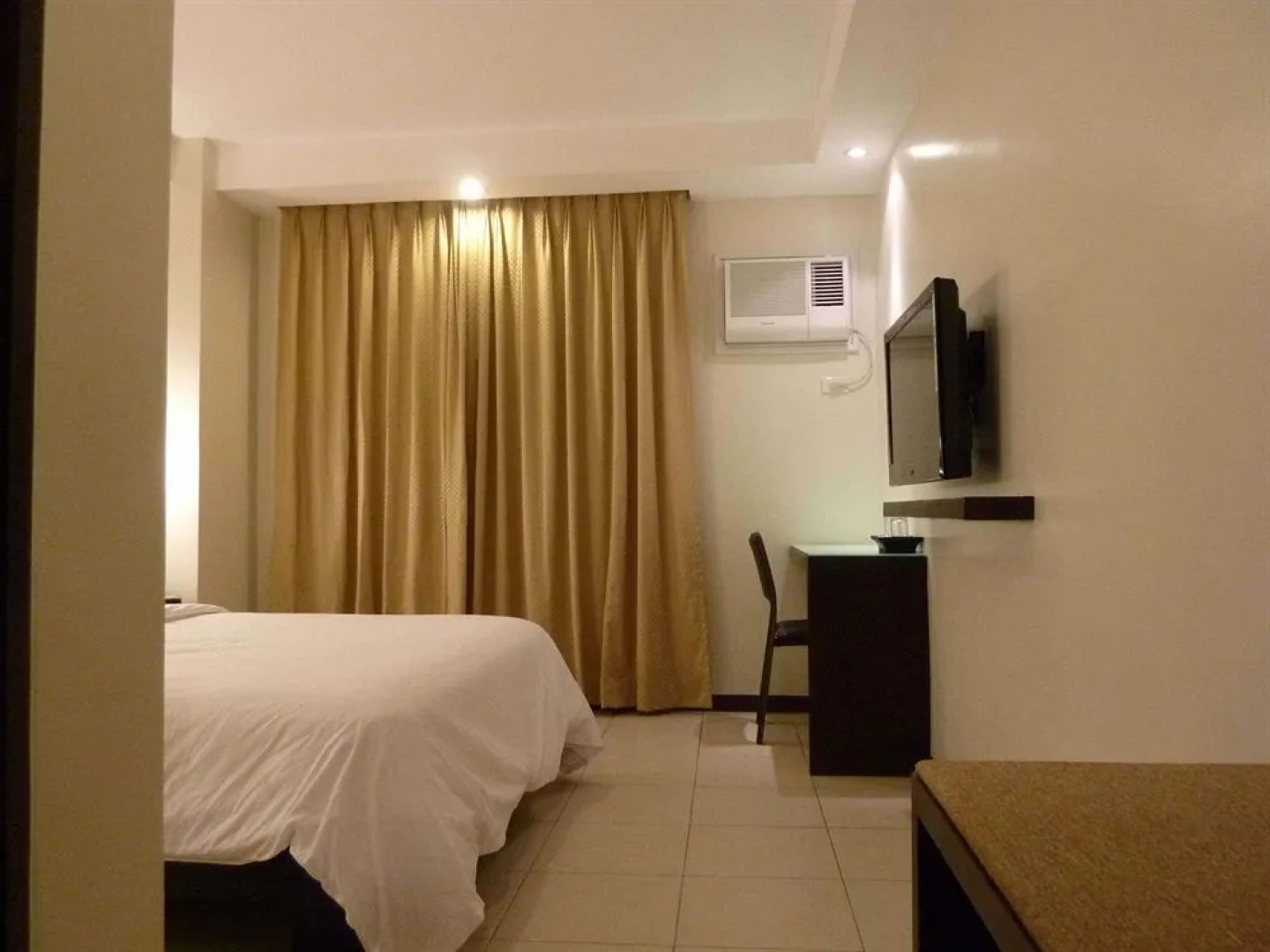 Circle Inn - Iloilo City Center