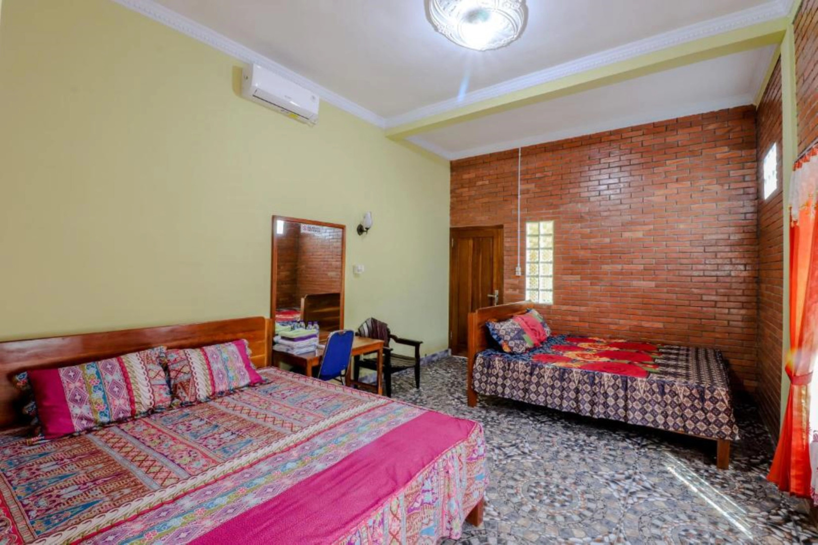 Penginapan Barokah by ZUZU