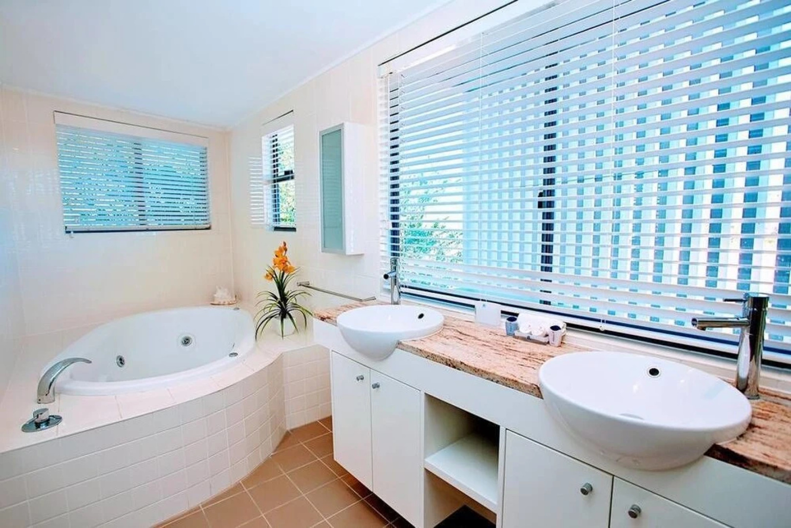 Apartment 409 Pavillions on 1770