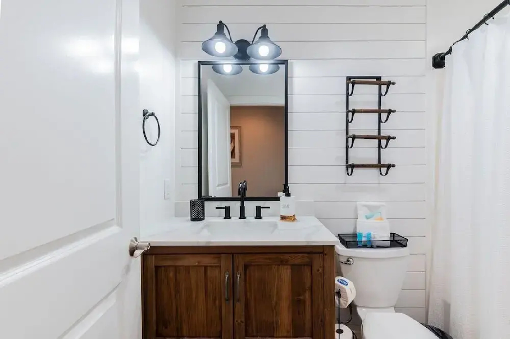 Pearl of the Promenade - Old Town Bluffton, SC 2 Bed Townhome in Prime Location